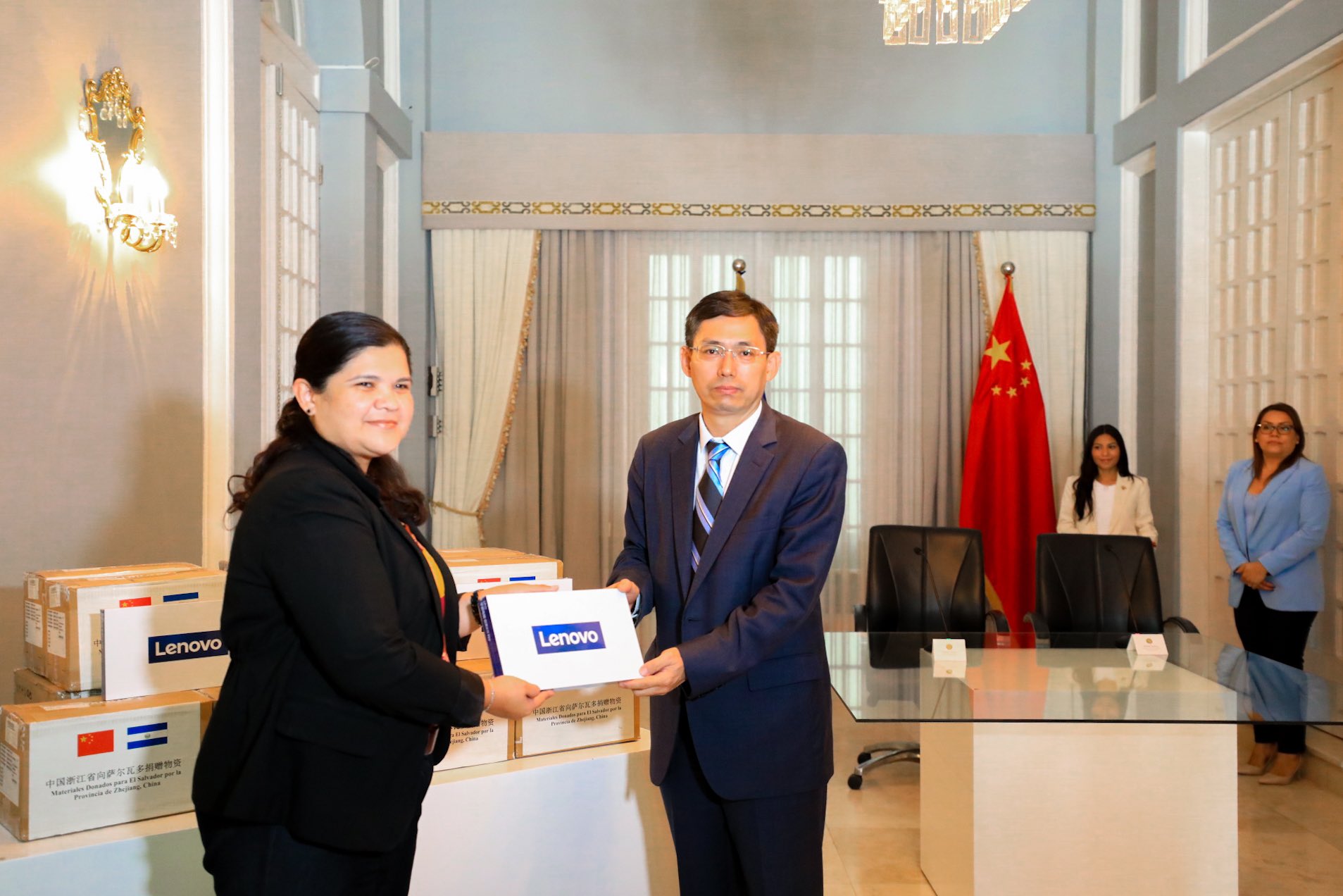 instituto-crecer-juntos-recibe-donacion-por-parte-de-embajada-de-china